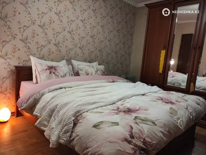 3-комнатная квартира, этаж 4 из 5, 58 м², На длительный срок, фотография 2