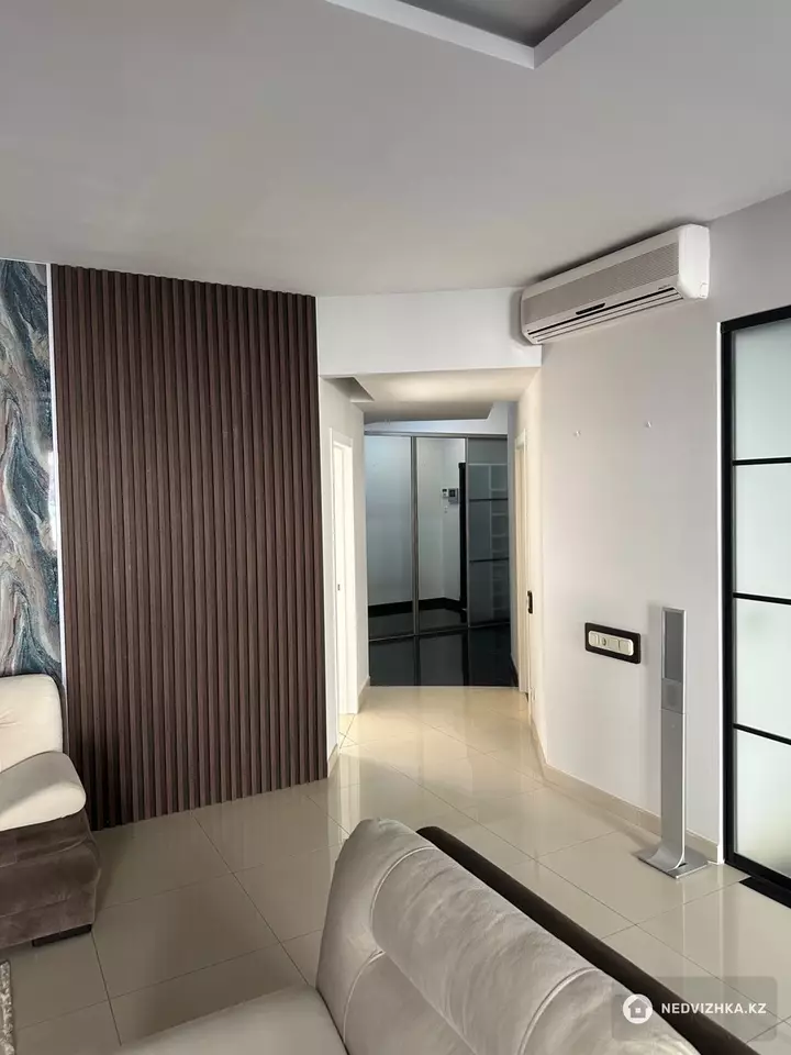 2-комнатная квартира, этаж 3 из 5, 100 м², фотография 2