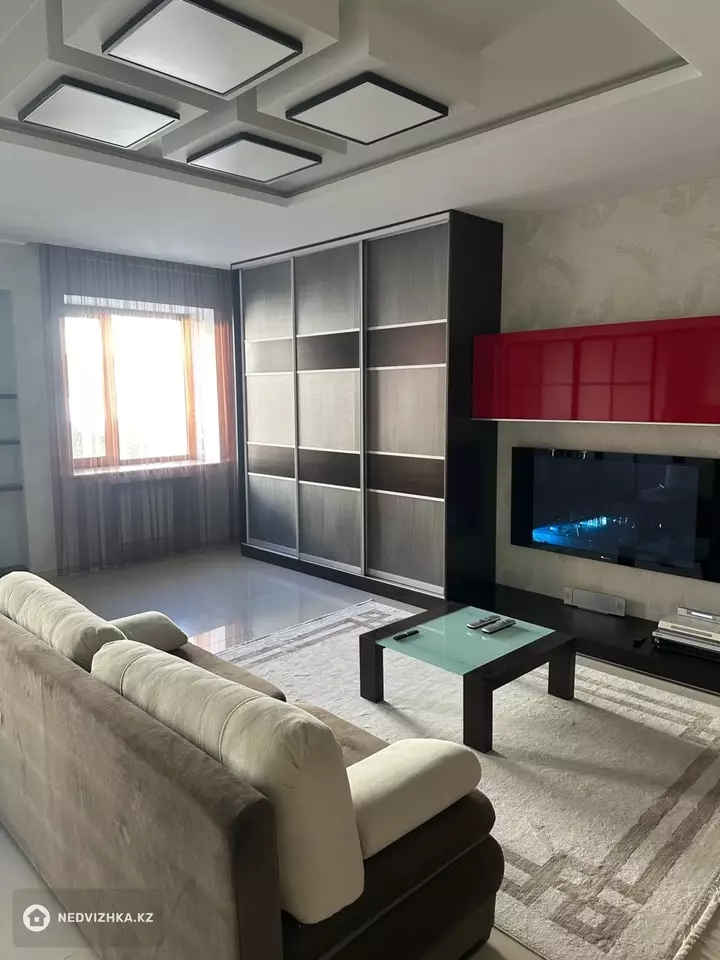 2-комнатная квартира, этаж 3 из 5, 100 м², фотография 3