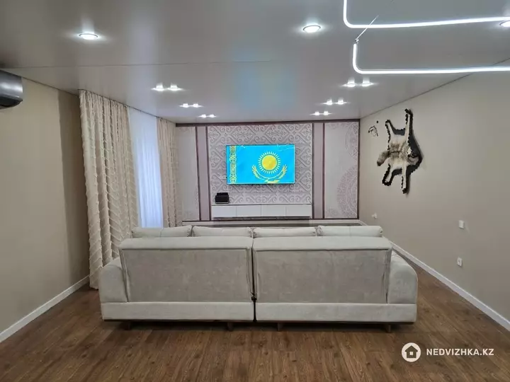 4-комнатная квартира, этаж 8 из 9, 140 м²