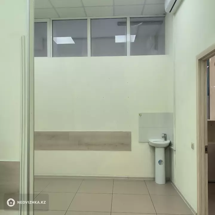 Помещение, этаж 1 из 10, 64 м², На длительный срок, фотография 2