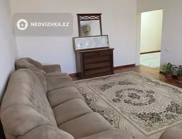 3-комнатная квартира, этаж 4 из 5, 100 м², На длительный срок
