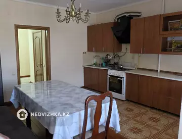 3-комнатная квартира, этаж 4 из 5, 100 м², На длительный срок