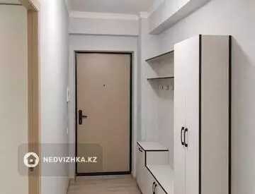 2-комнатная квартира, этаж 3 из 5, 61 м², миниатюра 2