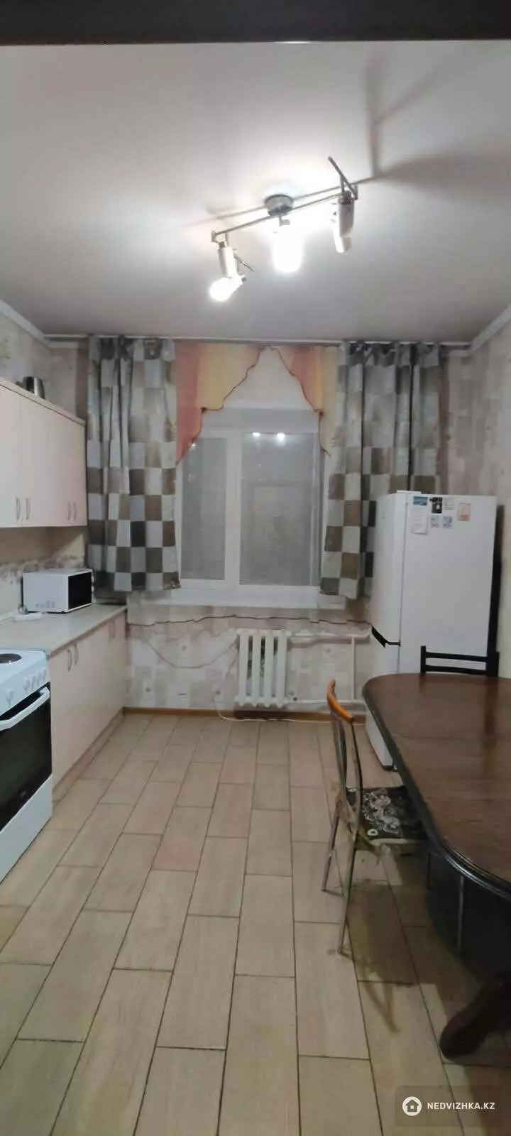 3-комнатная квартира, этаж 1 из 9, 70 м², На длительный срок, фотография 3