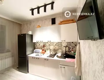 1-комнатная квартира, этаж 12 из 13, 38 м²