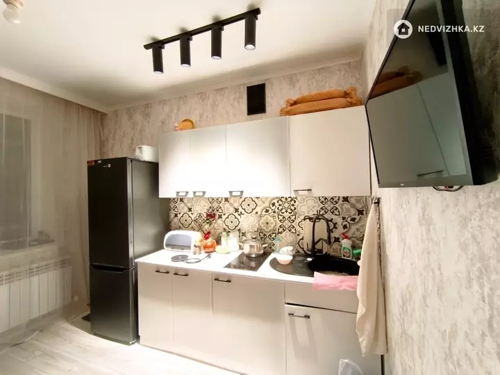1-комнатная квартира, этаж 12 из 13, 38 м², фотография 4