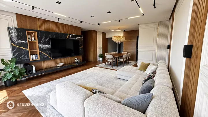 5-комнатная квартира, этаж 9 из 9, 195 м², фотография 2