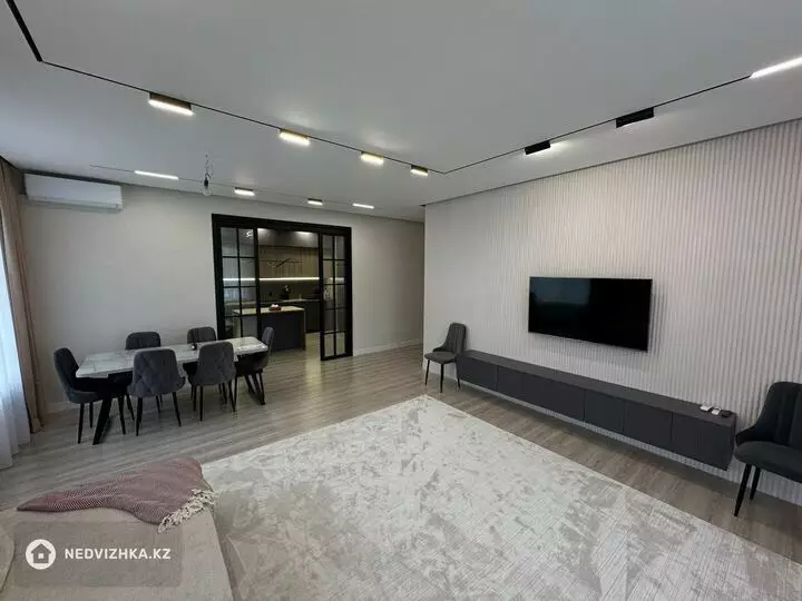 4-комнатная квартира, этаж 10 из 22, 130 м², фотография 2