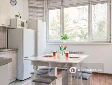2-комнатная квартира, этаж 2 из 9, 56 м², Посуточно, миниатюра 12