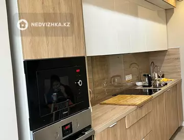 2-комнатная квартира, этаж 8 из 13, 60 м²