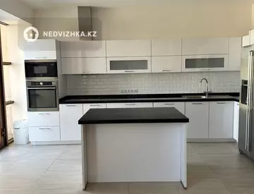 4-комнатная квартира, этаж 6 из 7, 152 м²