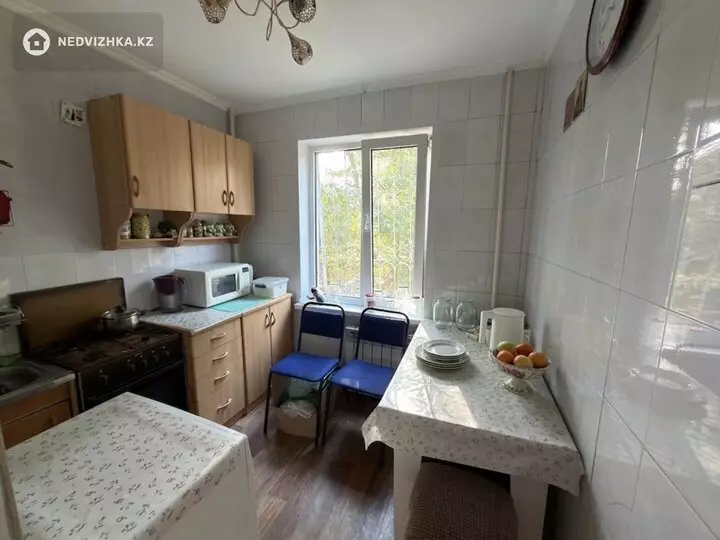 2-комнатная квартира, этаж 2 из 4, 45 м², фотография 3