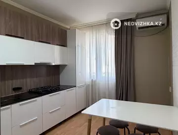 3-комнатная квартира, этаж 3 из 9, 95 м², На длительный срок, миниатюра 1
