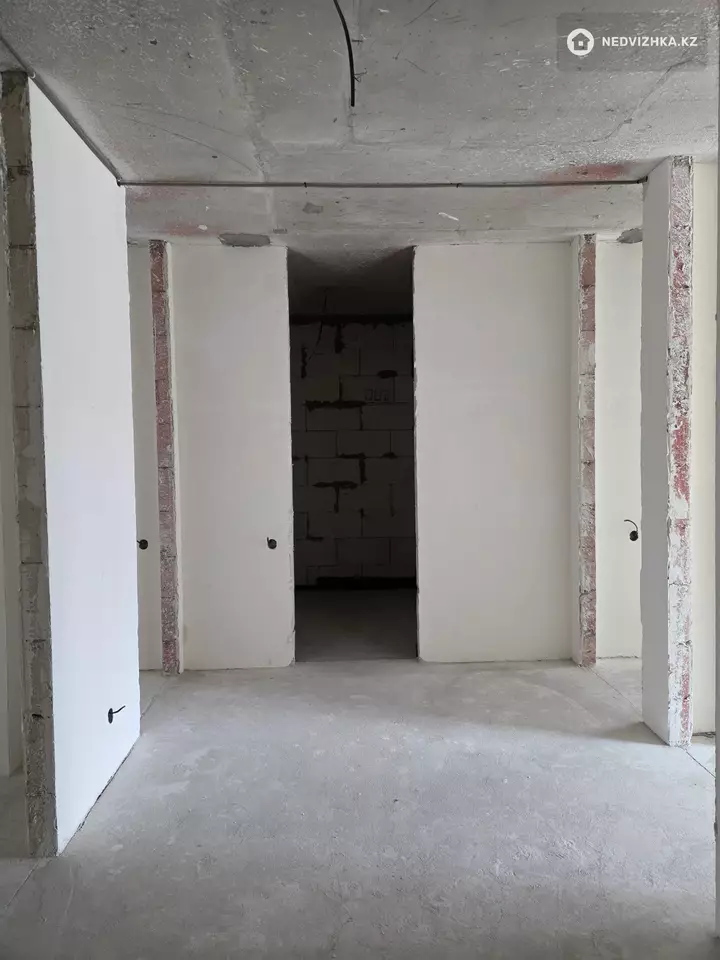 3-комнатная квартира, этаж 2 из 9, 105 м², фотография 2