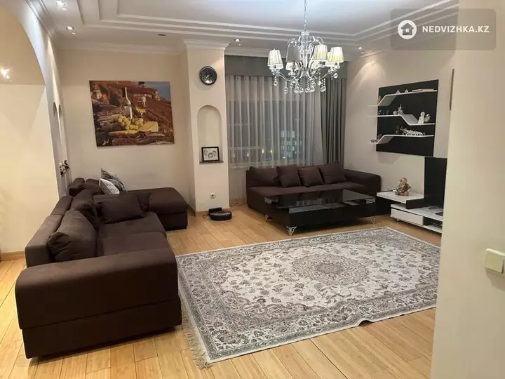 4-комнатная квартира, этаж 7 из 15, 155 м², На длительный срок, 5-фотосурет