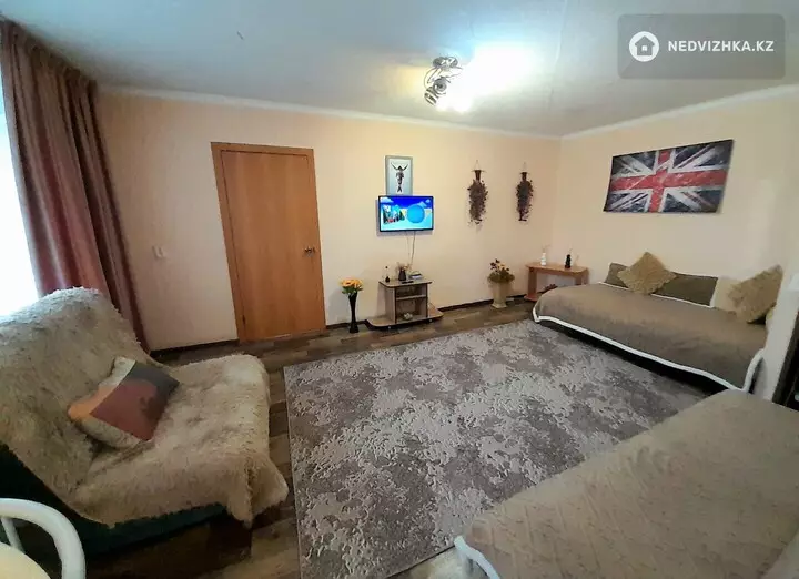 2-комнатная квартира, этаж 3 из 5, 52 м², Посуточно, фотография 2