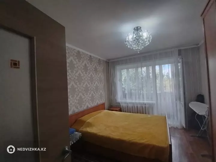 3-комнатная квартира, этаж 5 из 5, 64 м², фотография 2