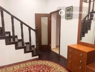 4-комнатный дом, 3 соток, 160 м², На длительный срок
