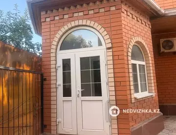 4-комнатный дом, 3 соток, 160 м², На длительный срок
