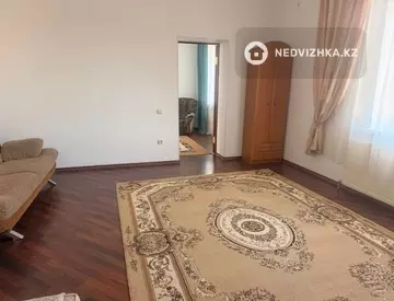 4-комнатный дом, 3 соток, 160 м², На длительный срок