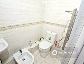 2-комнатная квартира, этаж 12 из 18, 72 м², На длительный срок, миниатюра 4