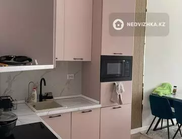 2-комнатная квартира, этаж 11 из 20, 56 м², миниатюра 1