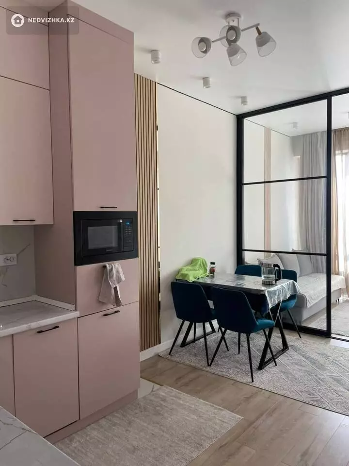 2-комнатная квартира, этаж 11 из 20, 56 м², фотография 2