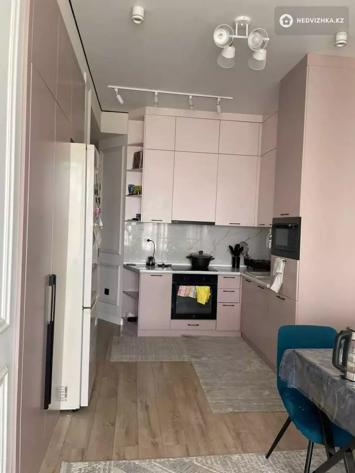 2-комнатная квартира, этаж 11 из 20, 56 м², фотография 3