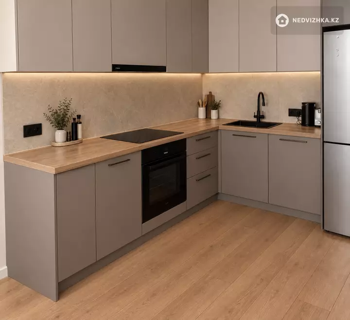 2-комнатная квартира, этаж 8 из 15, 56 м², фотография 4