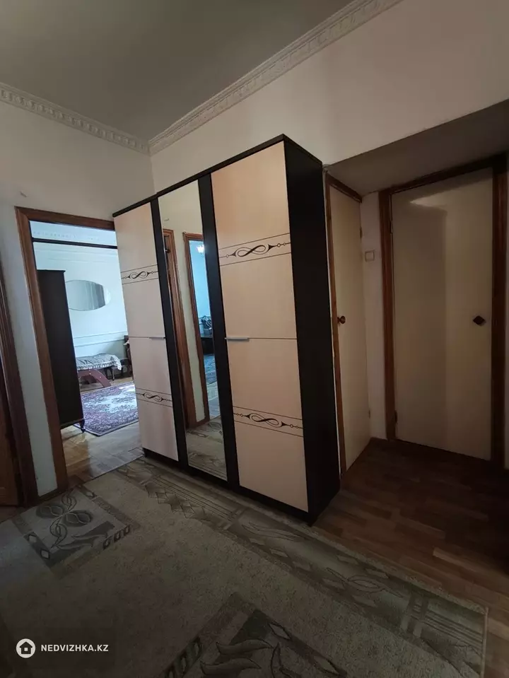 3-комнатная квартира, этаж 2 из 5, 67 м², фотография 2