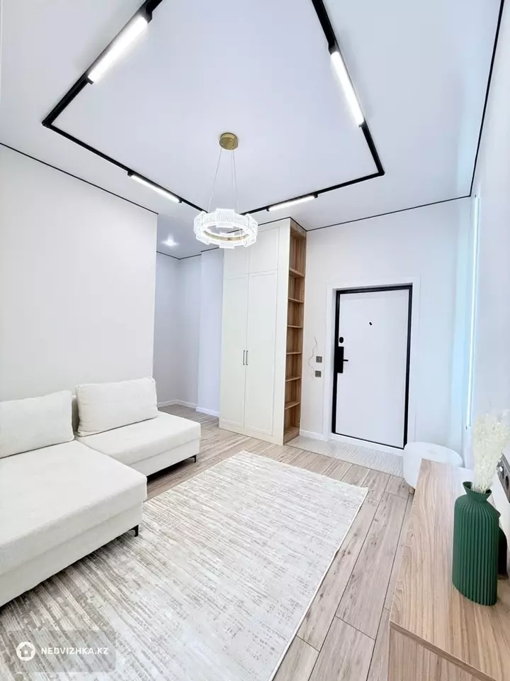 2-комнатная квартира, этаж 4 из 12, 42 м², фотография 2