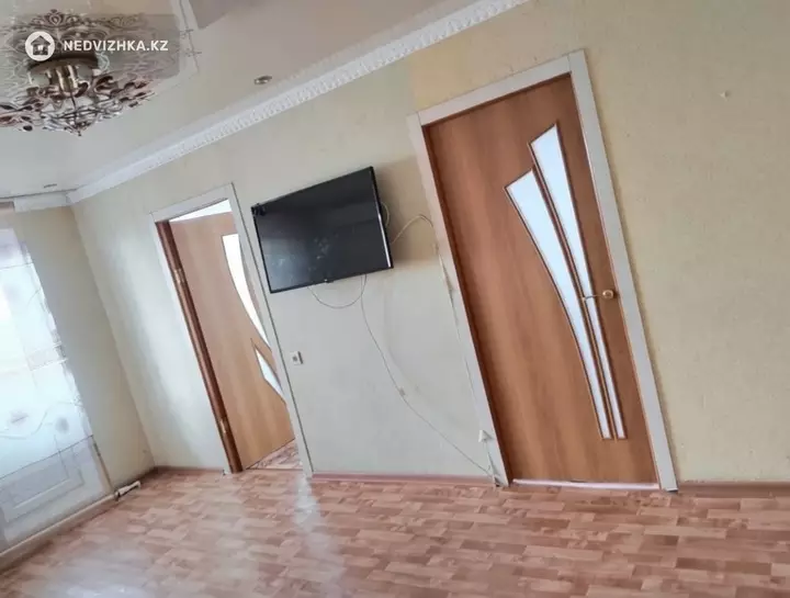 4-комнатная квартира, этаж 5 из 5, 61 м², фотография 2
