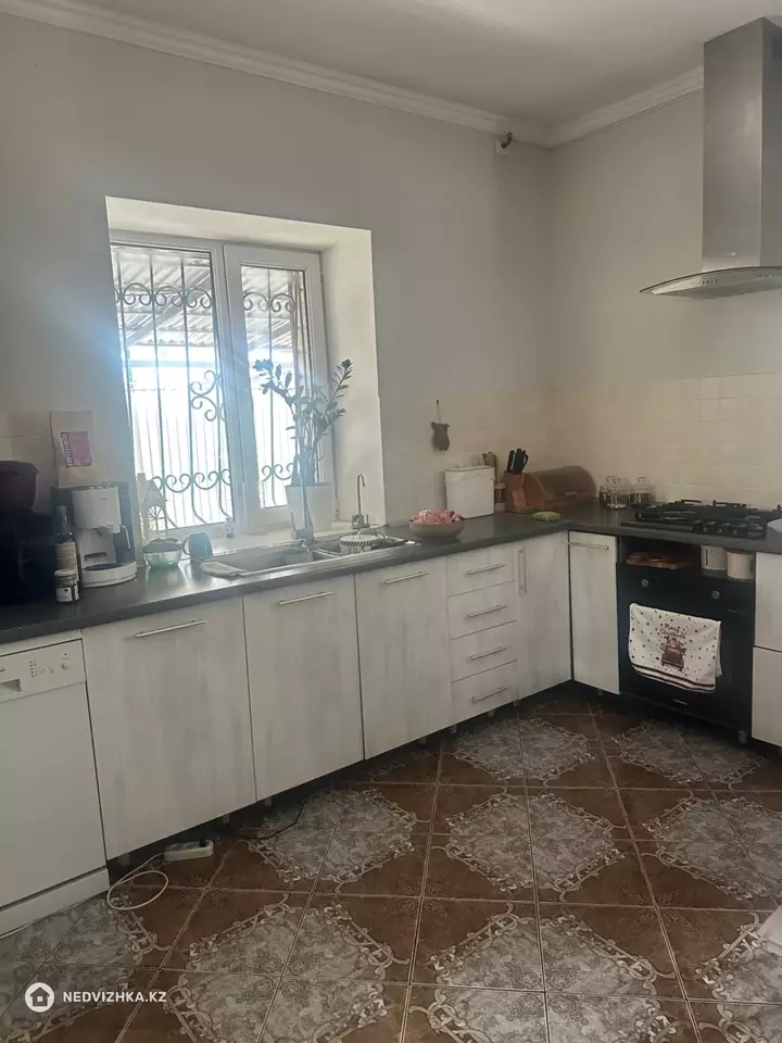 5-комнатный дом, 5 соток, 180 м², фотография 3