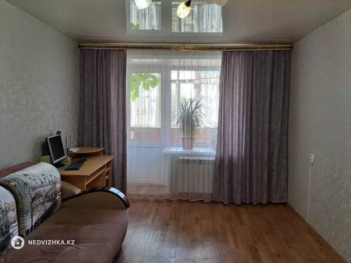 3-комнатная квартира, этаж 3 из 6, 59 м², фотография 2