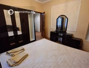 4-комнатная квартира, этаж 2 из 5, 82 м²