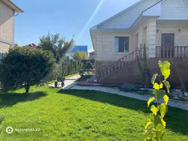 7-комнатный дом, 9 соток, 332 м², фотография 3