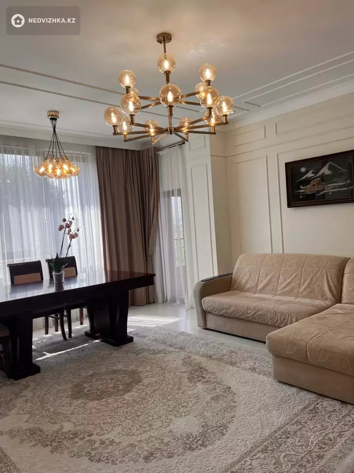 4-комнатная квартира, этаж 2 из 3, 117 м², фотография 2
