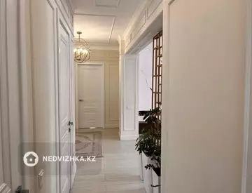 4-комнатная квартира, этаж 2 из 3, 117 м²