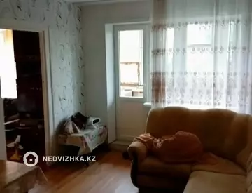 3-комнатная квартира, этаж 4 из 5, 62 м², миниатюра 1