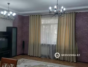 3-комнатная квартира, этаж 3 из 10, 130 м², миниатюра 1