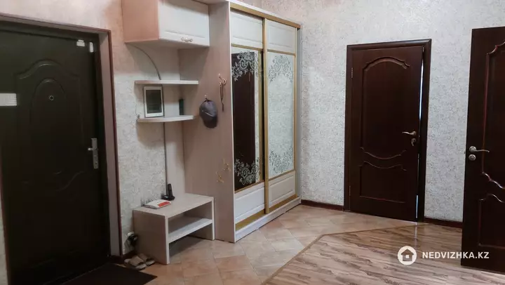 3-комнатная квартира, этаж 3 из 10, 130 м², фотография 2