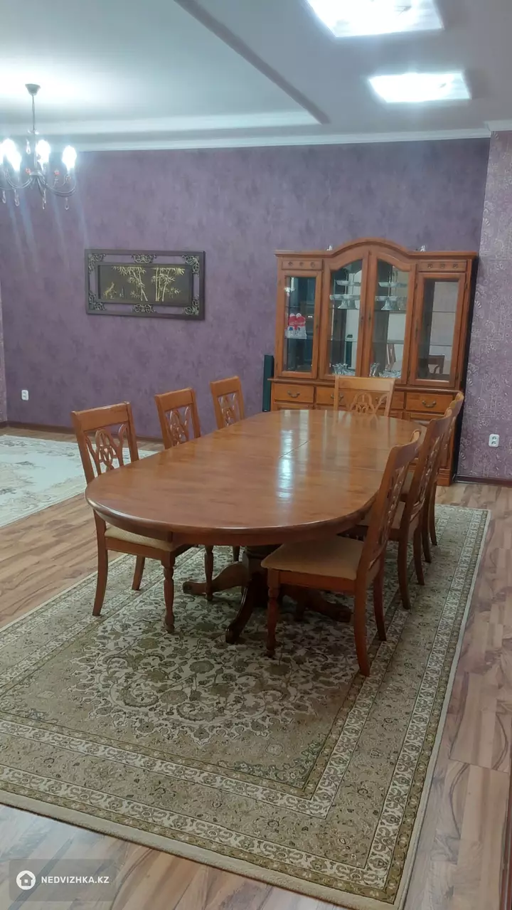3-комнатная квартира, этаж 3 из 10, 130 м², фотография 3