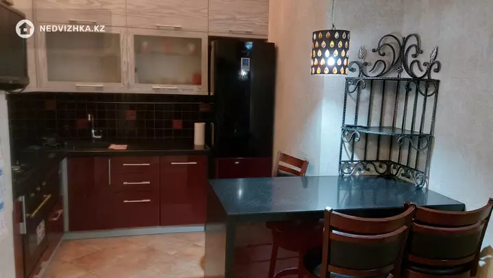 3-комнатная квартира, этаж 3 из 10, 130 м², фотография 5