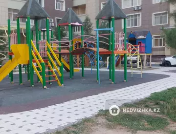 3-комнатная квартира, этаж 3 из 10, 130 м², На длительный срок