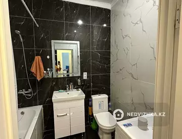 1-комнатная квартира, этаж 4 из 12, 37 м², миниатюра 2