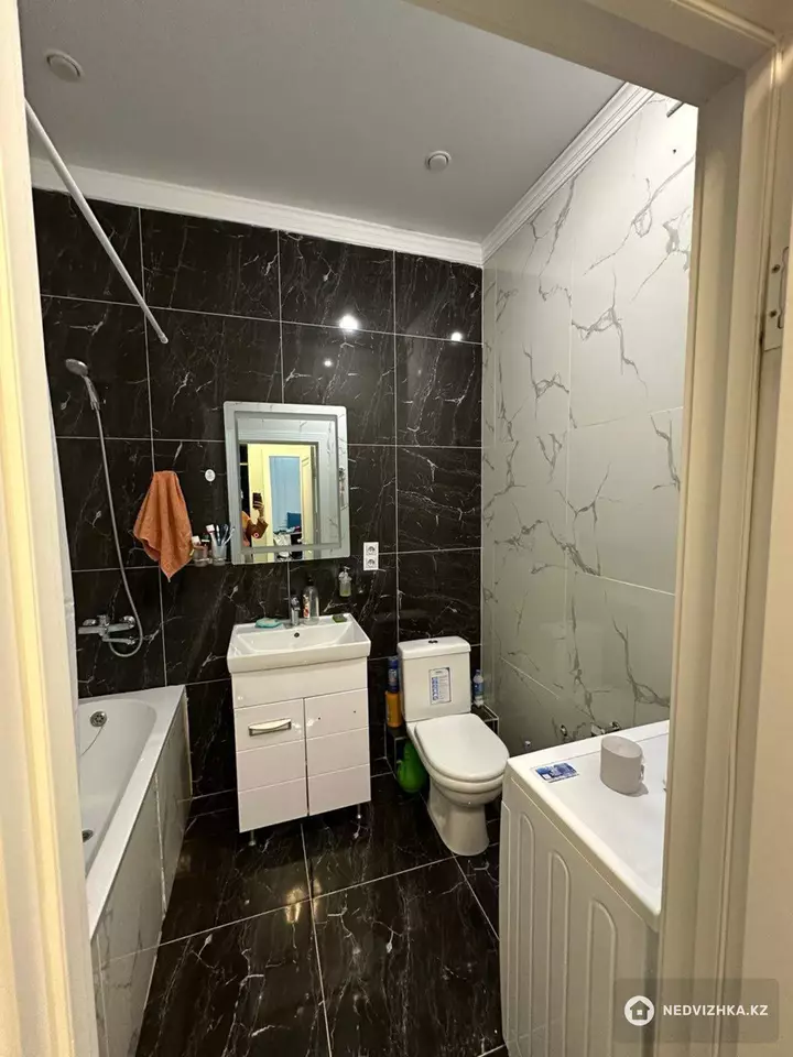 1-комнатная квартира, этаж 4 из 12, 37 м², фотография 2