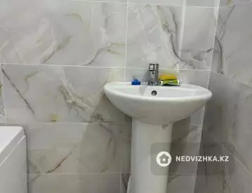 2-комнатная квартира, этаж 4 из 5, 60 м², На длительный срок