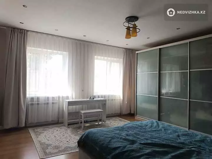 6-комнатный дом, 7 соток, 300 м², фотография 2