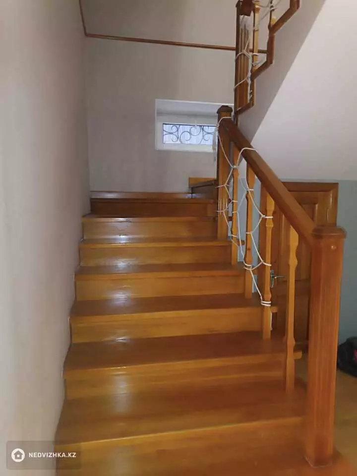 6-комнатный дом, 7 соток, 300 м², фотография 4